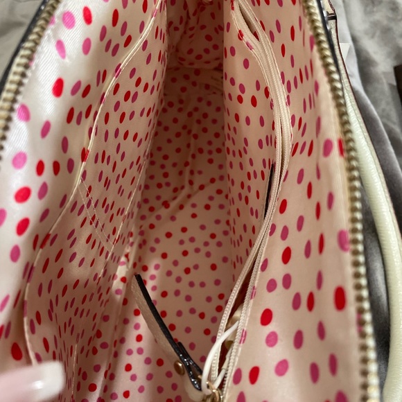 Inside - Picture 3 of 3